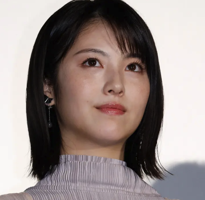 【別人！？】浜辺美波の整形疑惑は本当？顔が変わった噂と写真比較で徹底検証