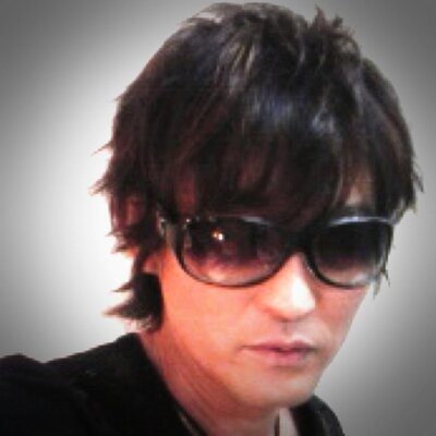 スガシカオさんの人物像（公式Xアイコン）